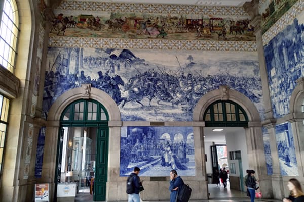 Inside São Bento Station